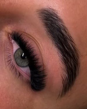 Mega volume lash extensions
